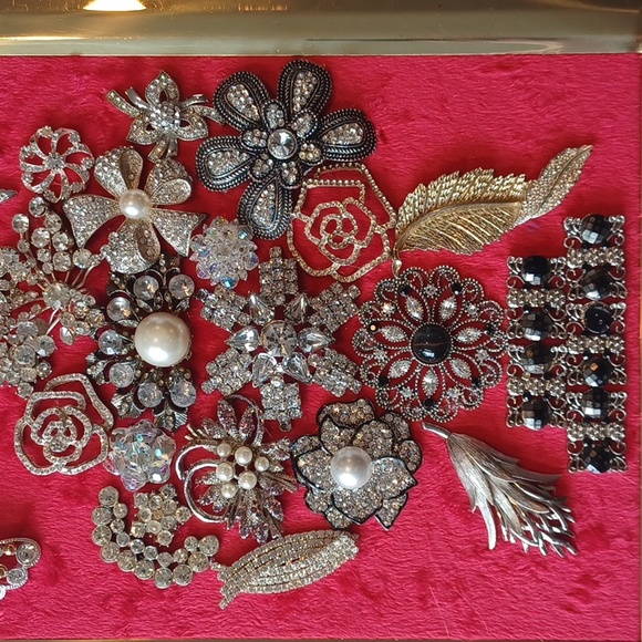 Floral Picture Art Gold Tone Frame With Red Minky Background - Picture 3 of 6